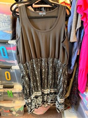 Warehouse One Black Sleeveless Mixed-Print Tiered Dress.